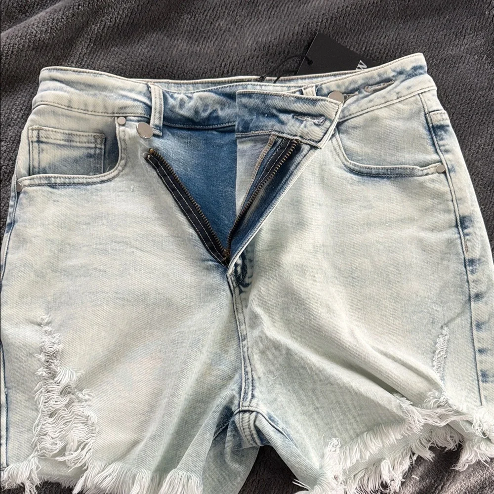 Willow Women's Light Blue Frayed Jean Shorts - Picture 4 of 4